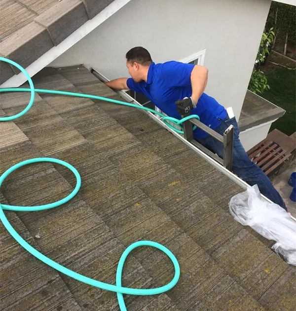 Comprehensive Gutter Cleaning for Clear & Functional Gutters